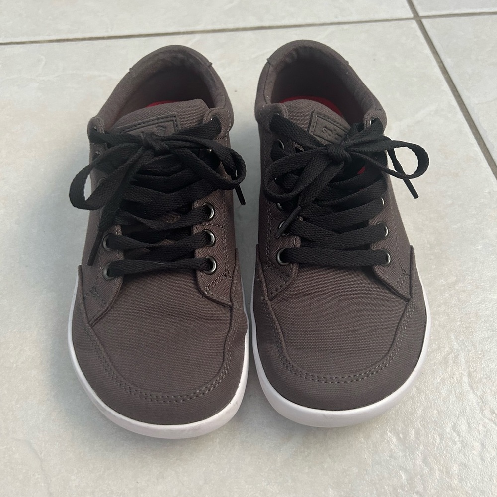 Splay Freestyle 2.0 sneakers in women’s 7 (men’s 5)